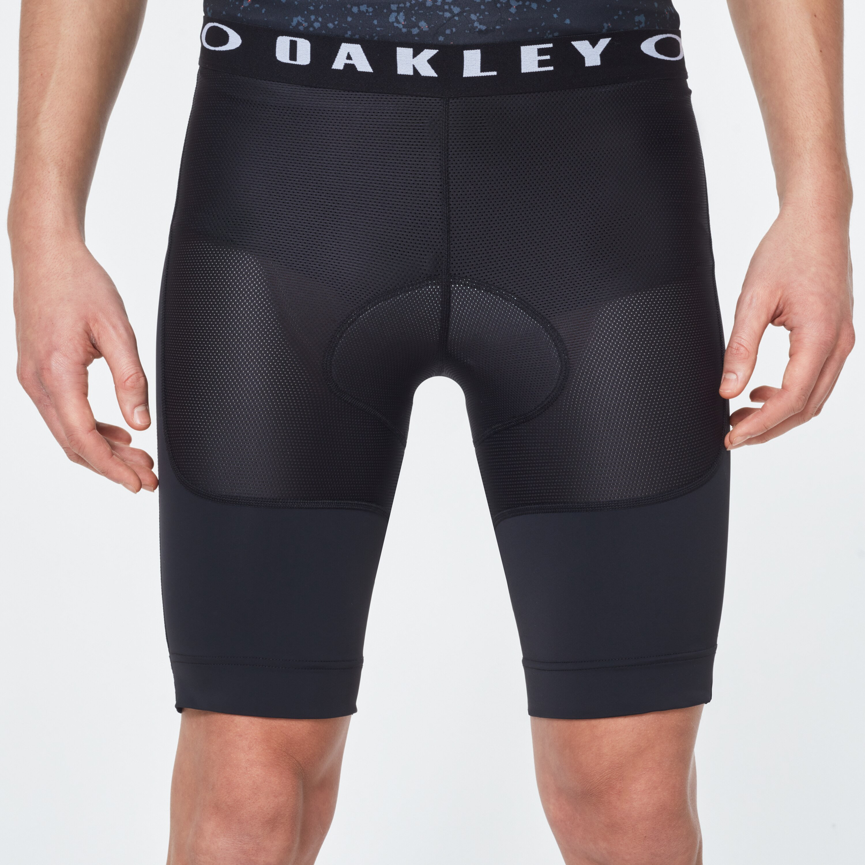 OakleyBrasil Facebook ad