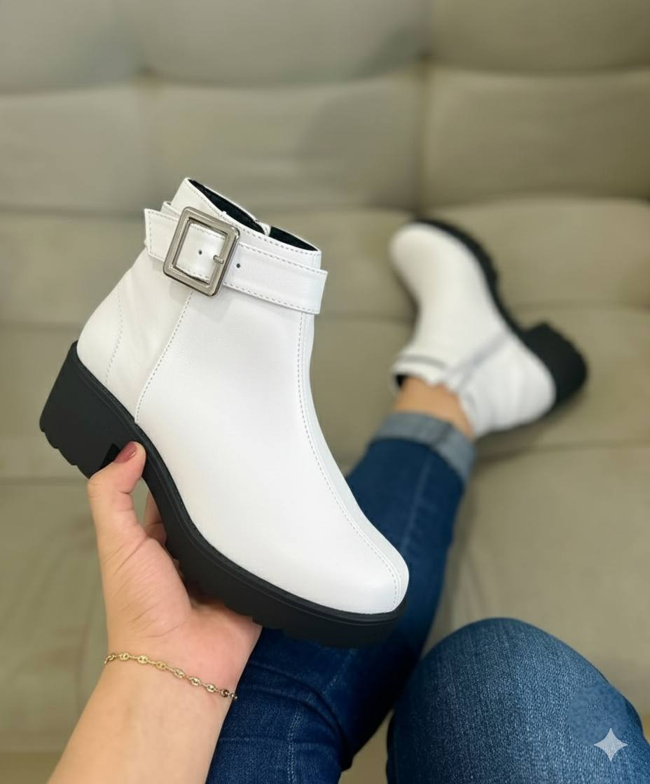 Sweet Glamour Facebook ad: Botines que estilizan, combinan con todo y NO…