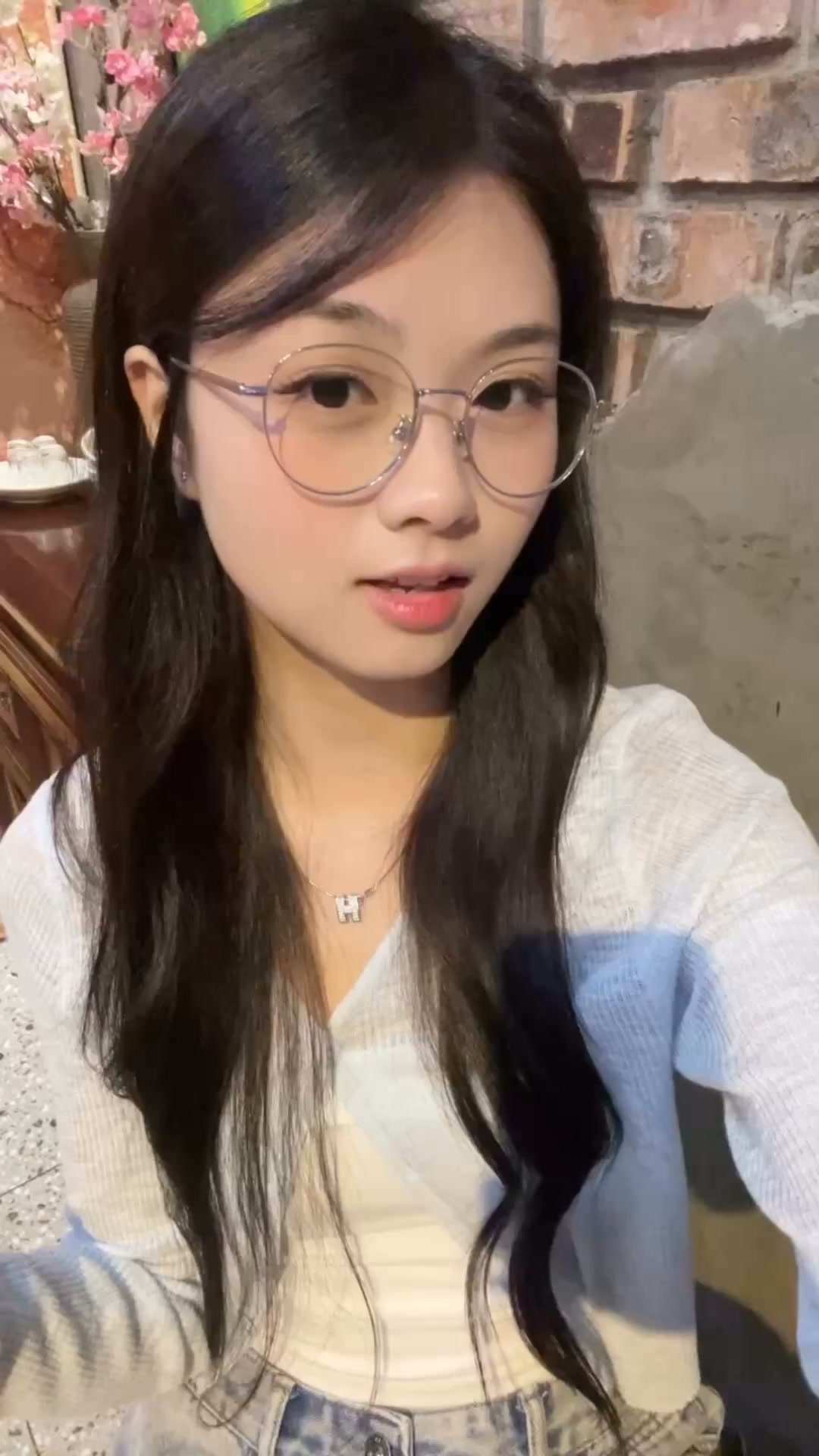 Vietgirl-3D1 Facebook ad: Date Vietnamese girls