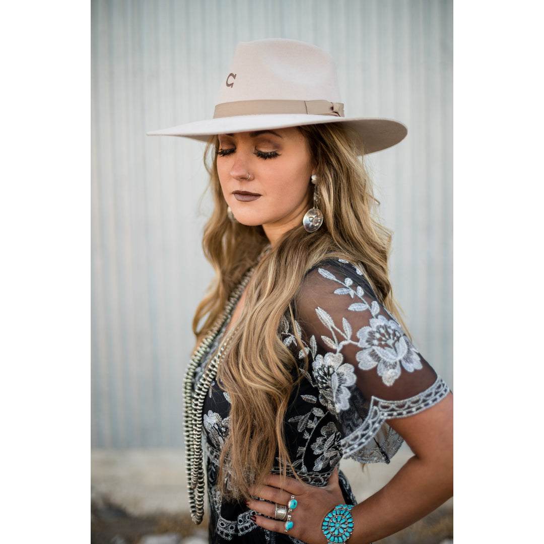 Triangle T Boutique Facebook ad: Your cart is still waitingggg.