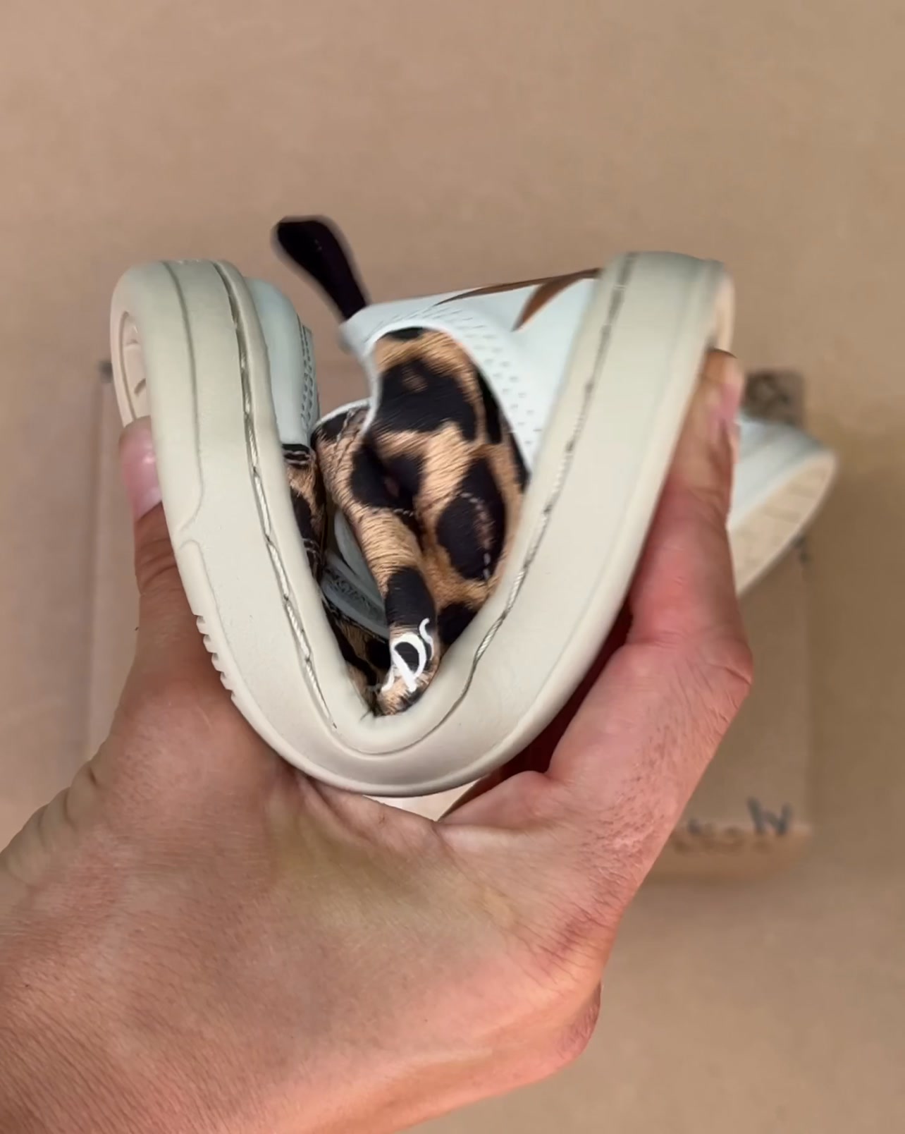 KOOPS Facebook ad: Barefoot sneakers