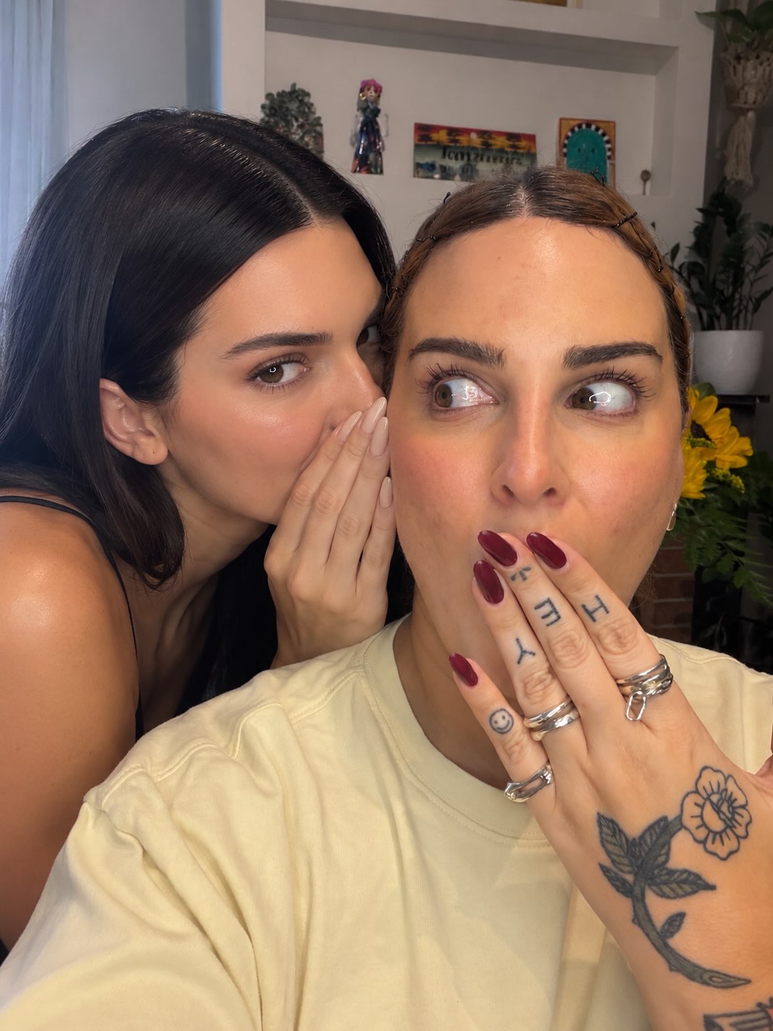 L'Oréal Paris Facebook ad: Τι πιστεύετε ότι μου λέει η Kendall