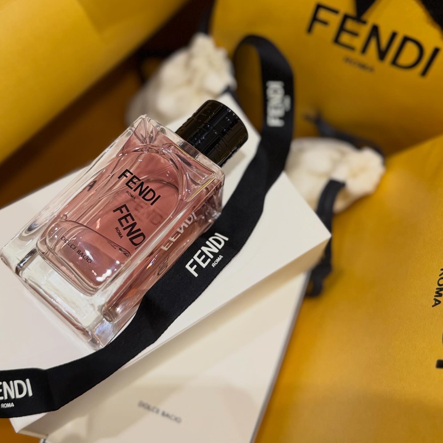 M.S.G Perfume Facebook ad: Dolce Bacio Fendi для мужчин и женщин Fendi