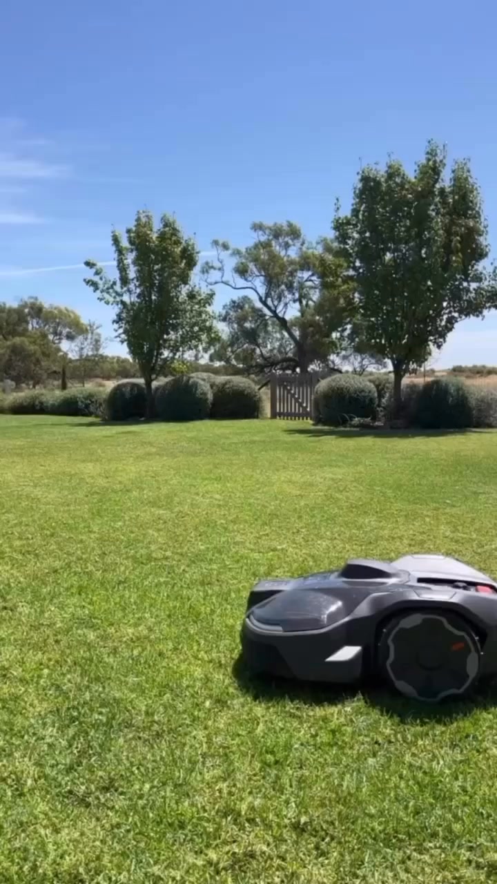 Husqvarna Facebook ad: Book Your Free Husqvarna Automower Lawn Assessment