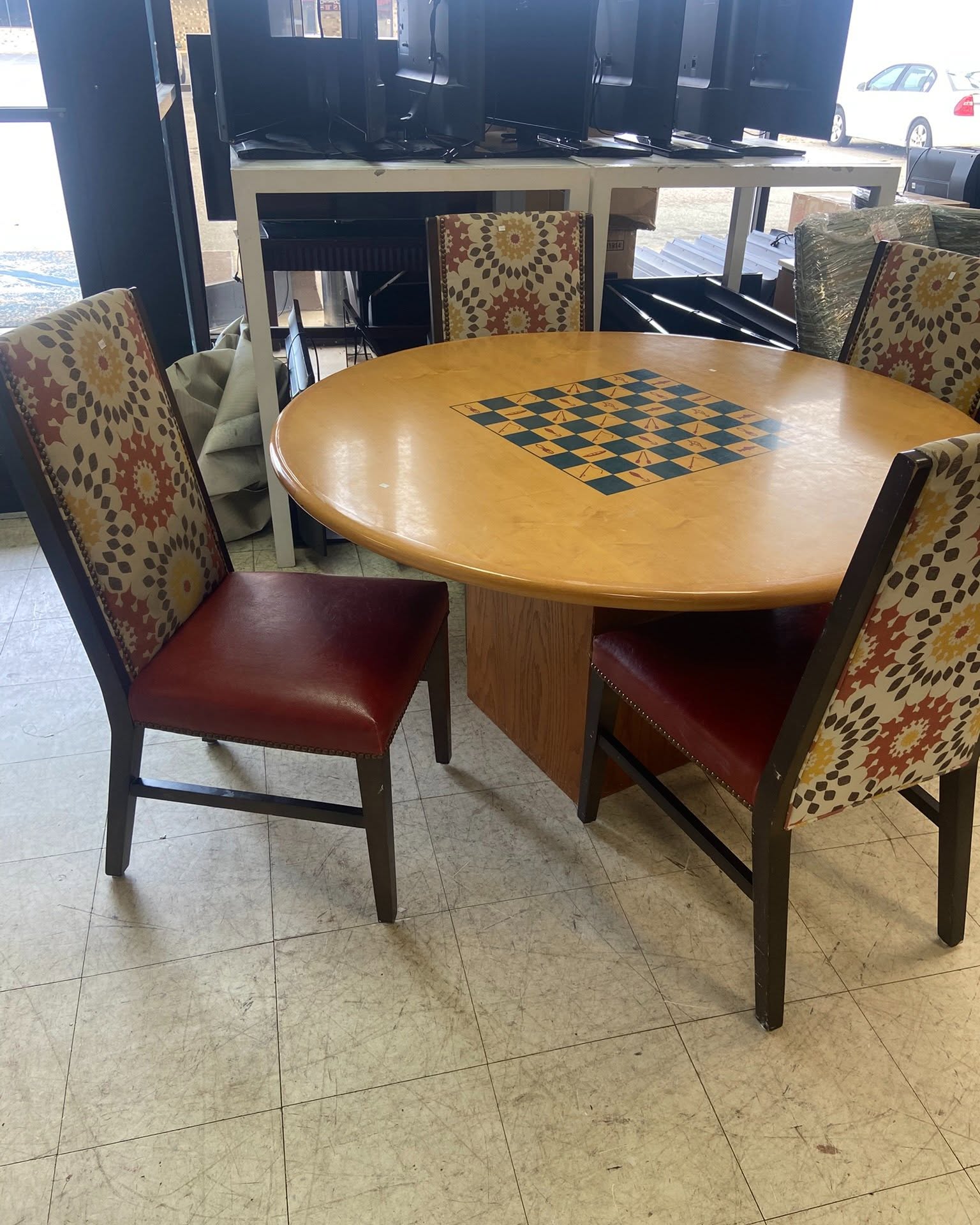 Stan Williams Facebook ad: Round Oak Table $59 Poker Checkers Chess from Resort Hotelz