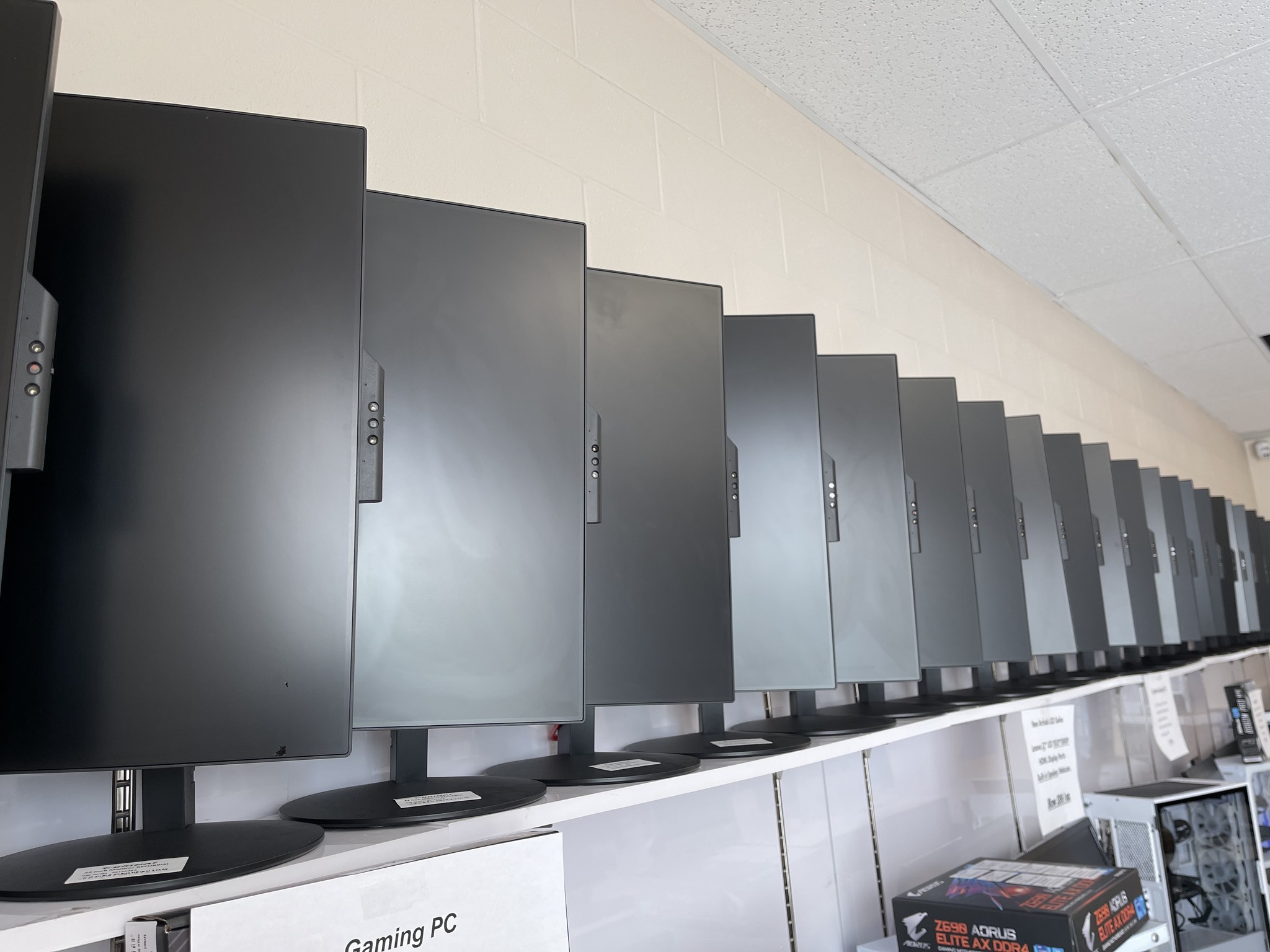 Uniway Computers INC. Facebook ad: Welcome to Uniway Computers Saskatoon Store.
