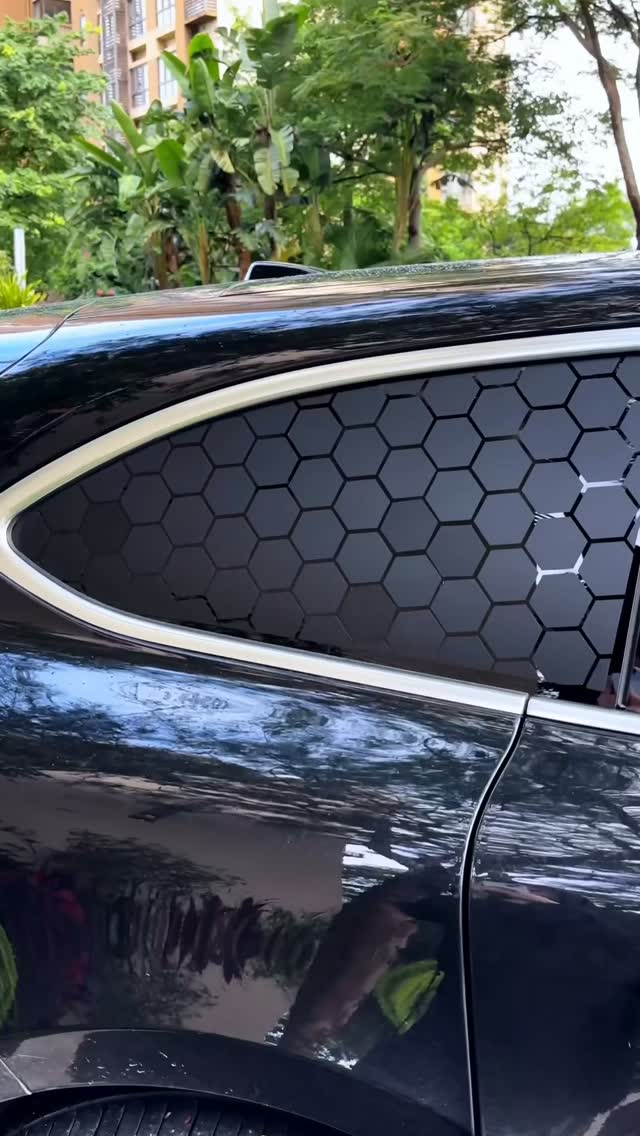 Shoptemu Facebook ad: Honeycomb car decals.