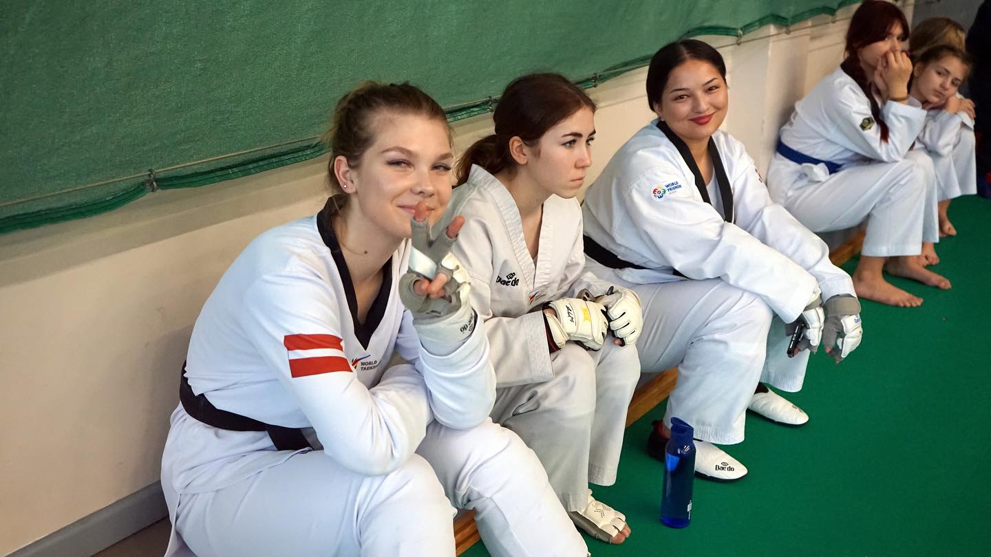 Hansu Riga Facebook ad: Best adult TEAM