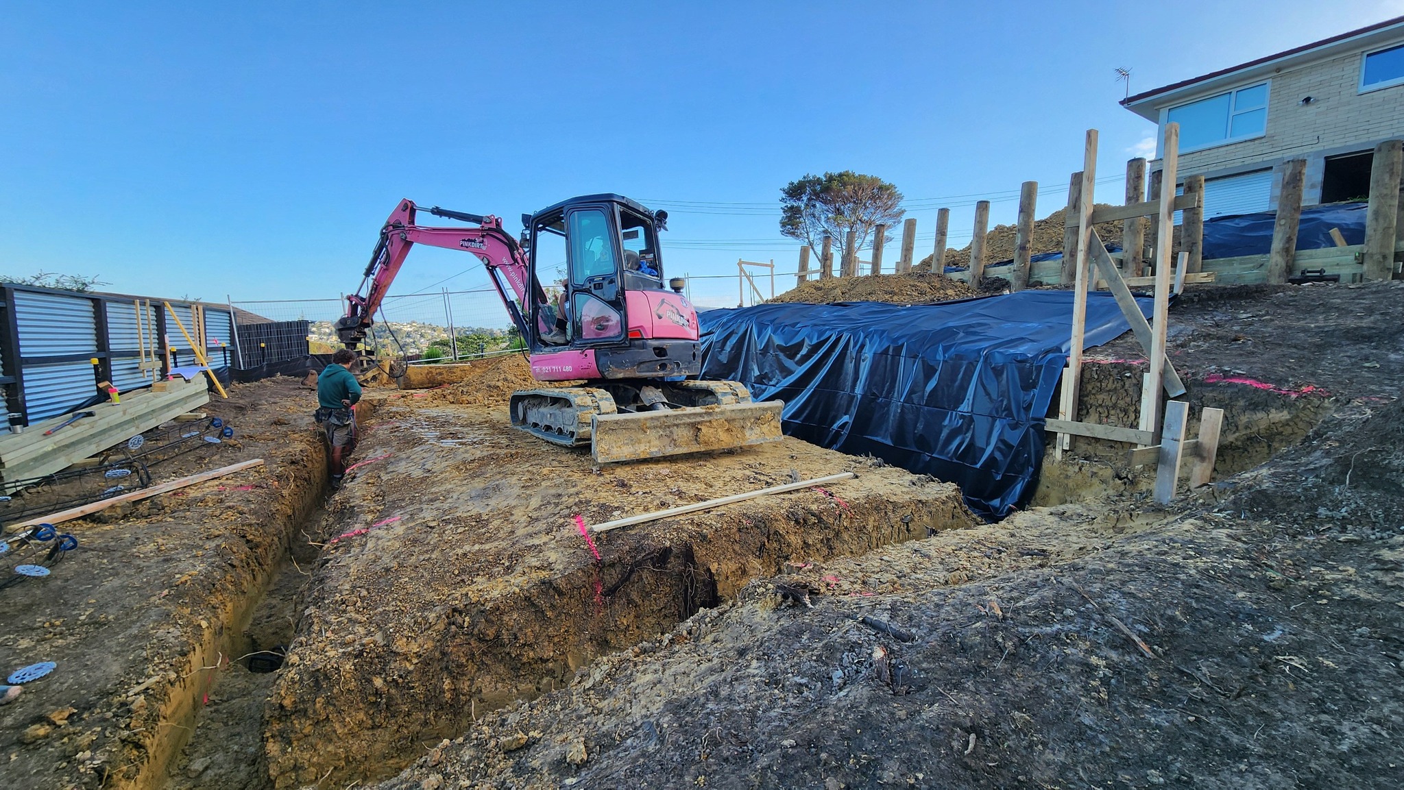 Pink Dirt Ltd Facebook ad: Getting foundations in before the rain!