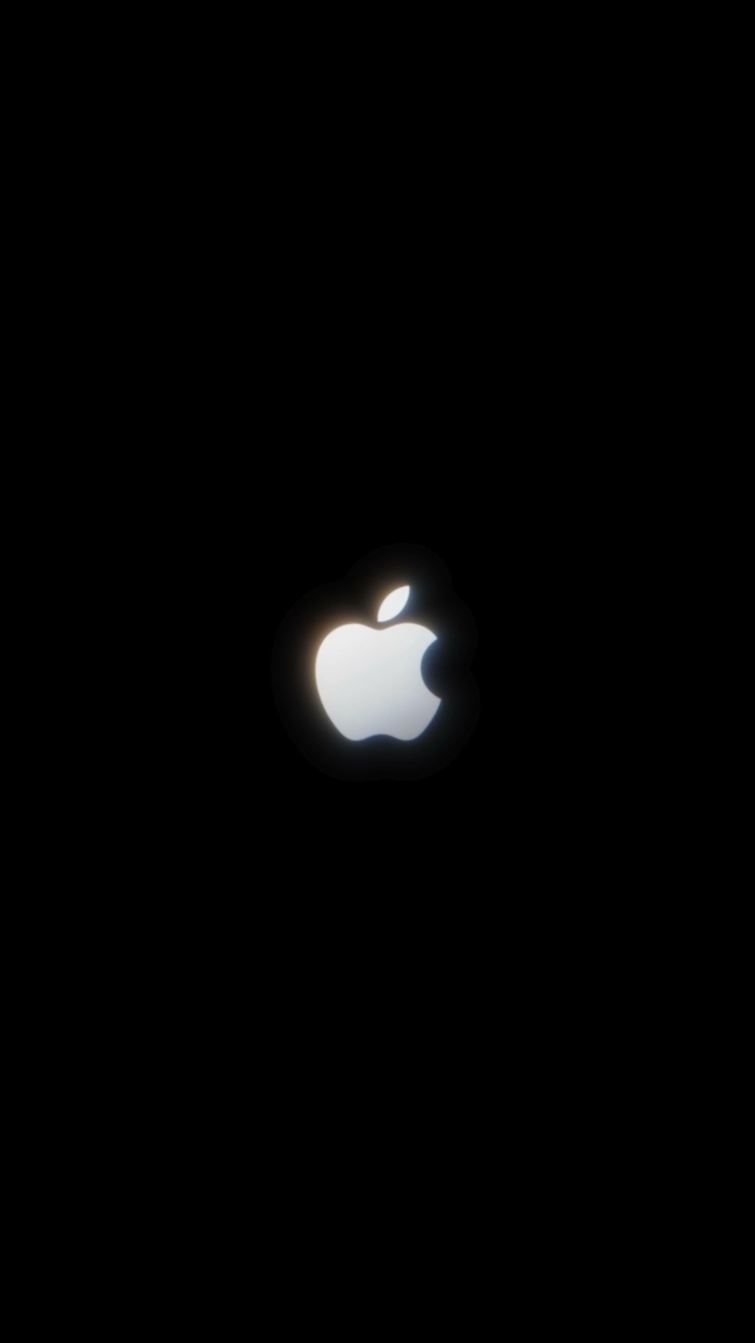 Fnac Facebook ad: APPLE | FNAC