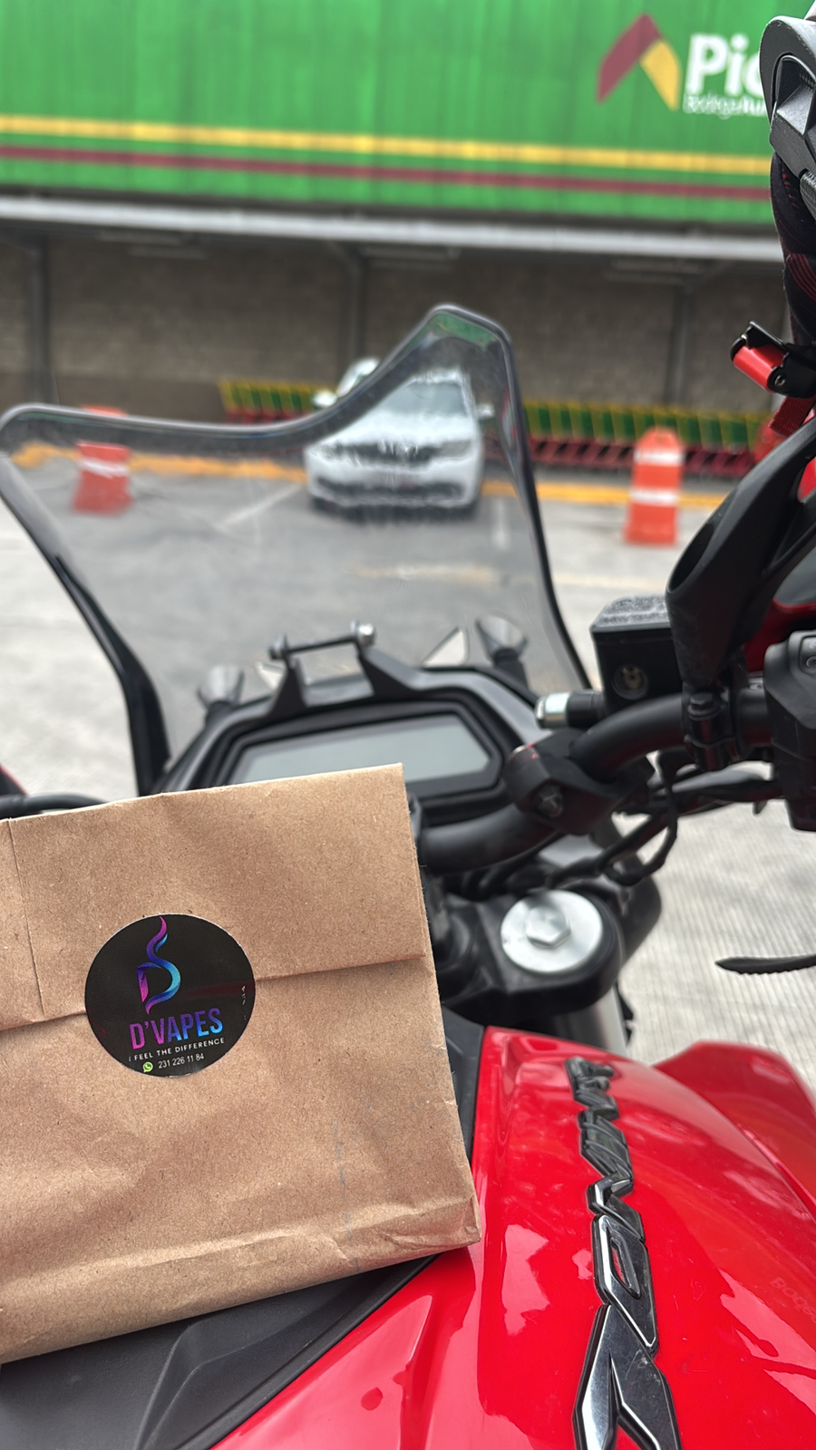 D’Vapes Facebook ad: Contamos con entregas a domicilio en Teziutlán y…