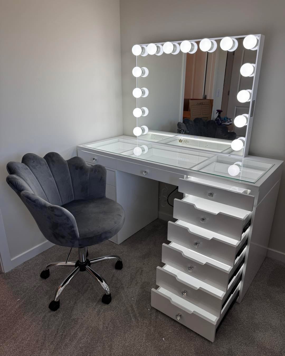 Hollywood Vanity Facebook ad: Visit us in store!
