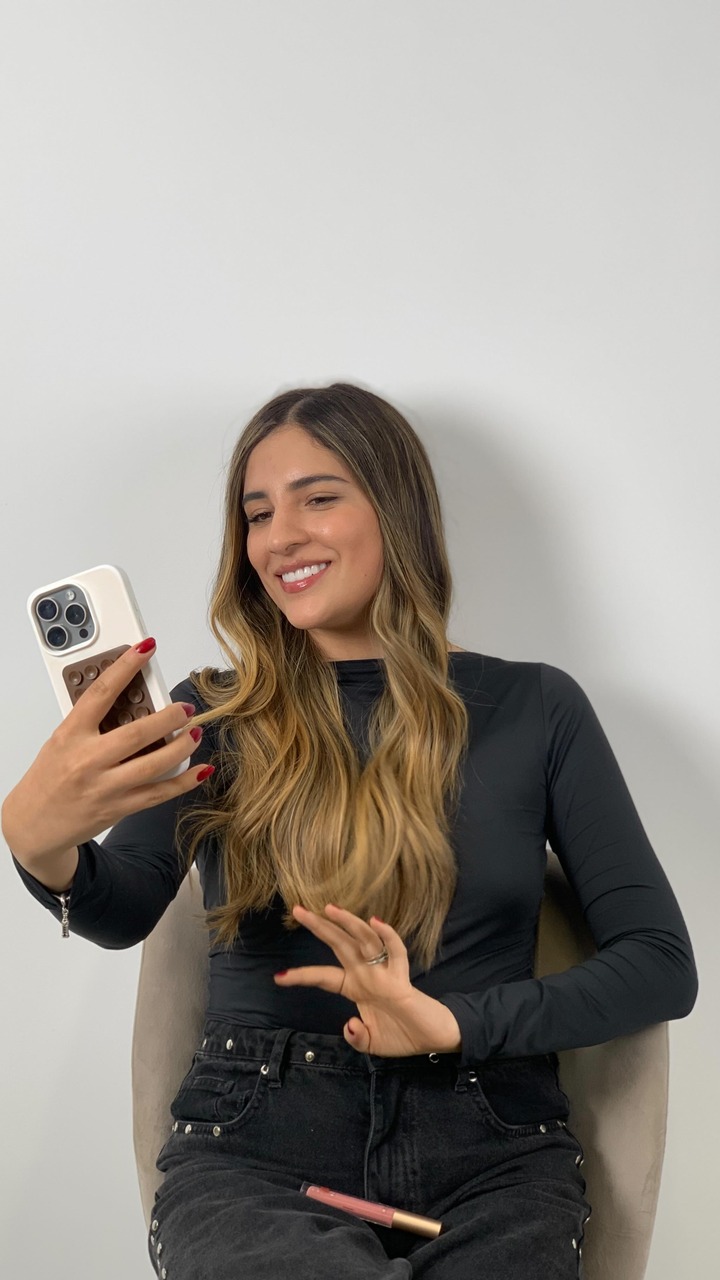 Dr Leo Fernandez Facebook ad: Una sonrisa natural, brillante y hecha para durar