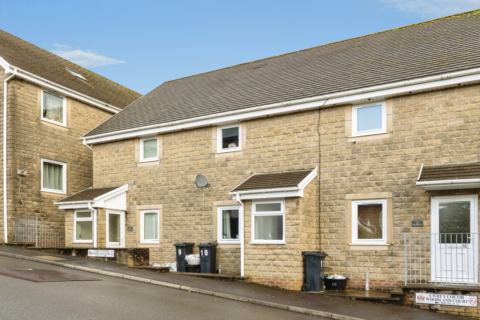 John Francis Pontardawe Facebook ad: 10 Woodland Court is a wonderfully generous Leasehold…