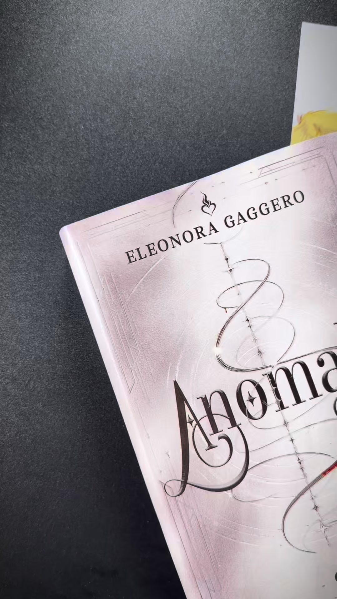 Giunti Editore Facebook ad: Anomaly