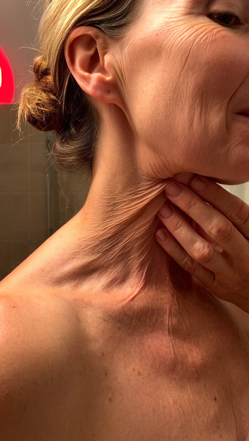 Menopause Insider Facebook ad: Read This If Your Jaw and Neck Collapsed After 40