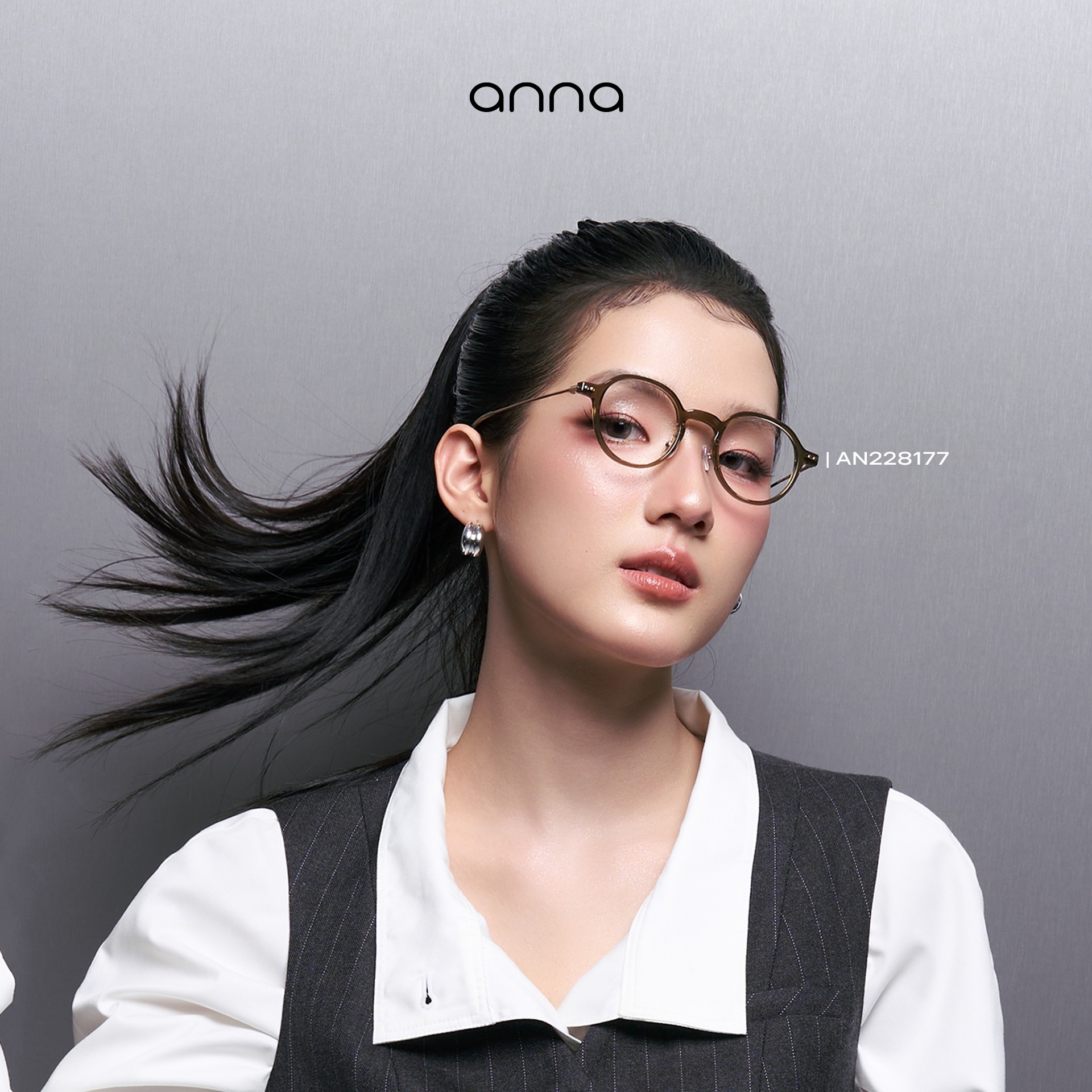 Anna Eyeglasses Facebook ad