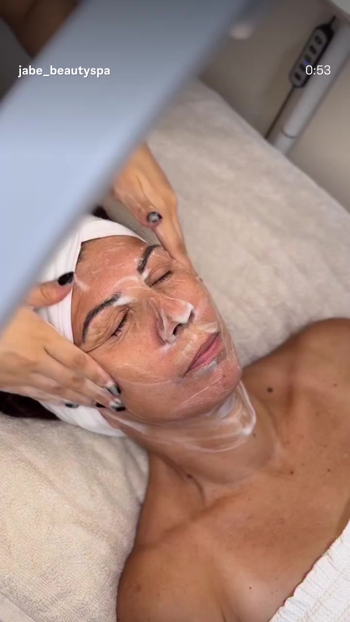 Jabe Beauty Facebook ad from Sep 27, 2025