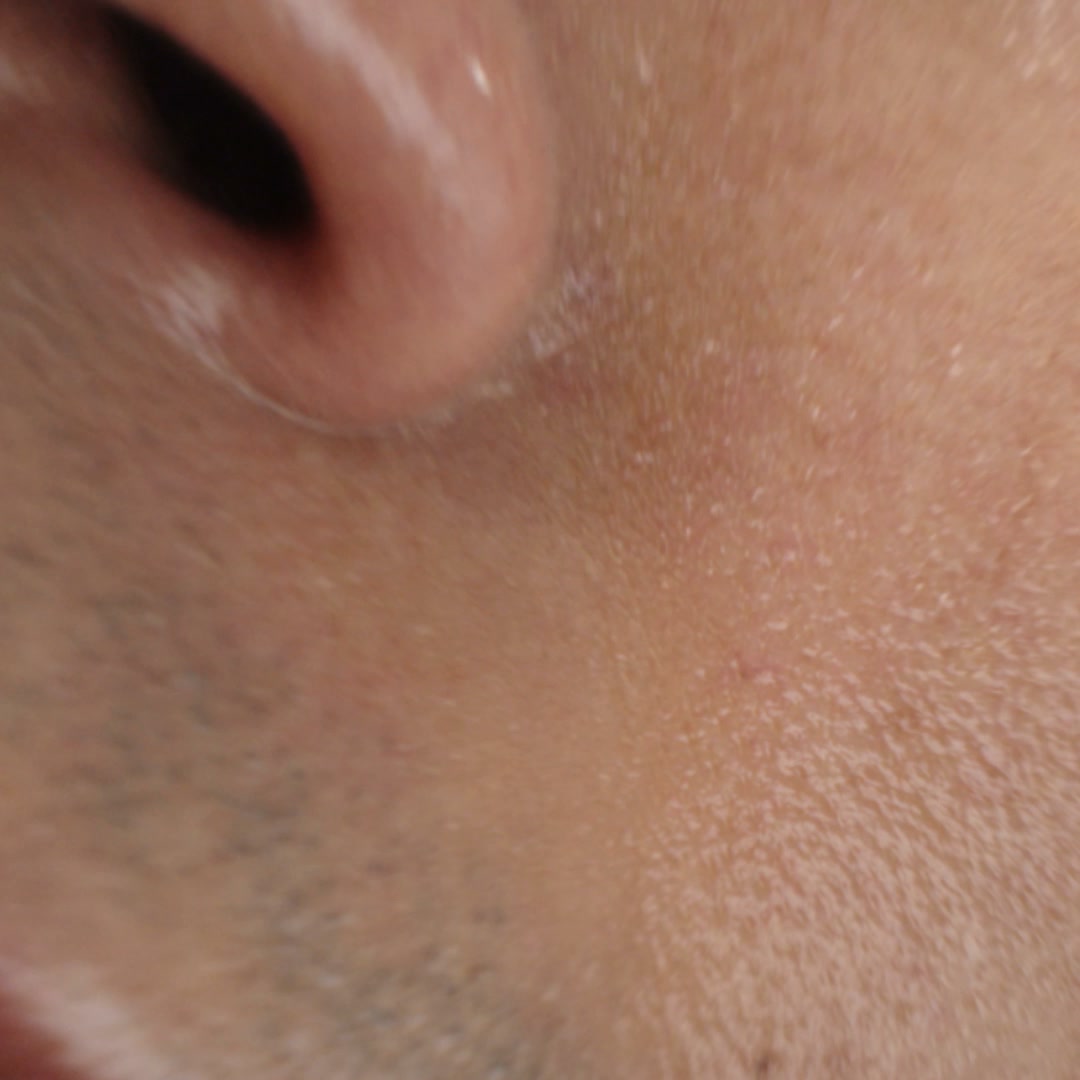 La Roche-Posay Facebook ad: ЕФАКЛАР СУПРАМОЛЕКУЛЯР