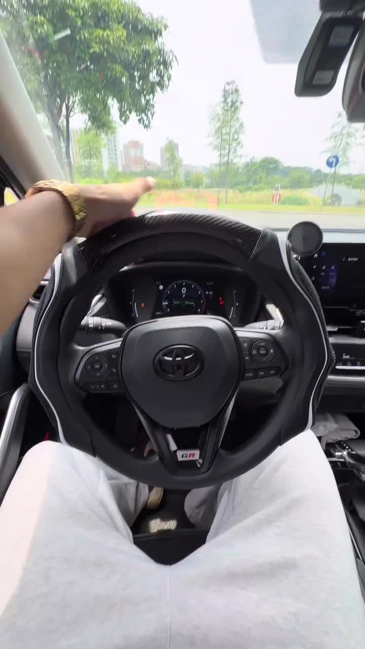 Occasionalous.OA02 Facebook ad: Sport-style silicone steering wheel cover