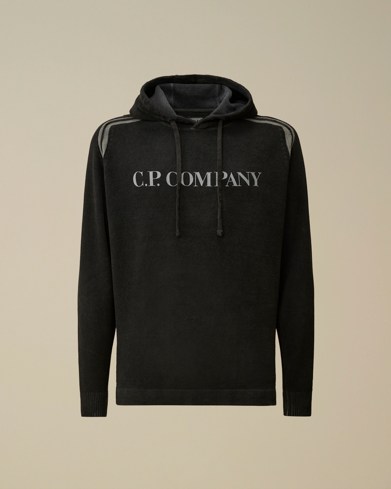 C.P. COMPANY Facebook ad: De l'iconique Goggle Jacket aux overshirts, bermudas et…
