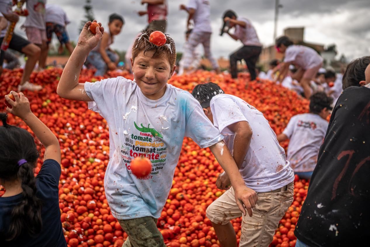 CGTN Avañe'ẽ Facebook ad: Hetaiterei tapicha oĩ 15a edición Gran Tomatina Colombiana…