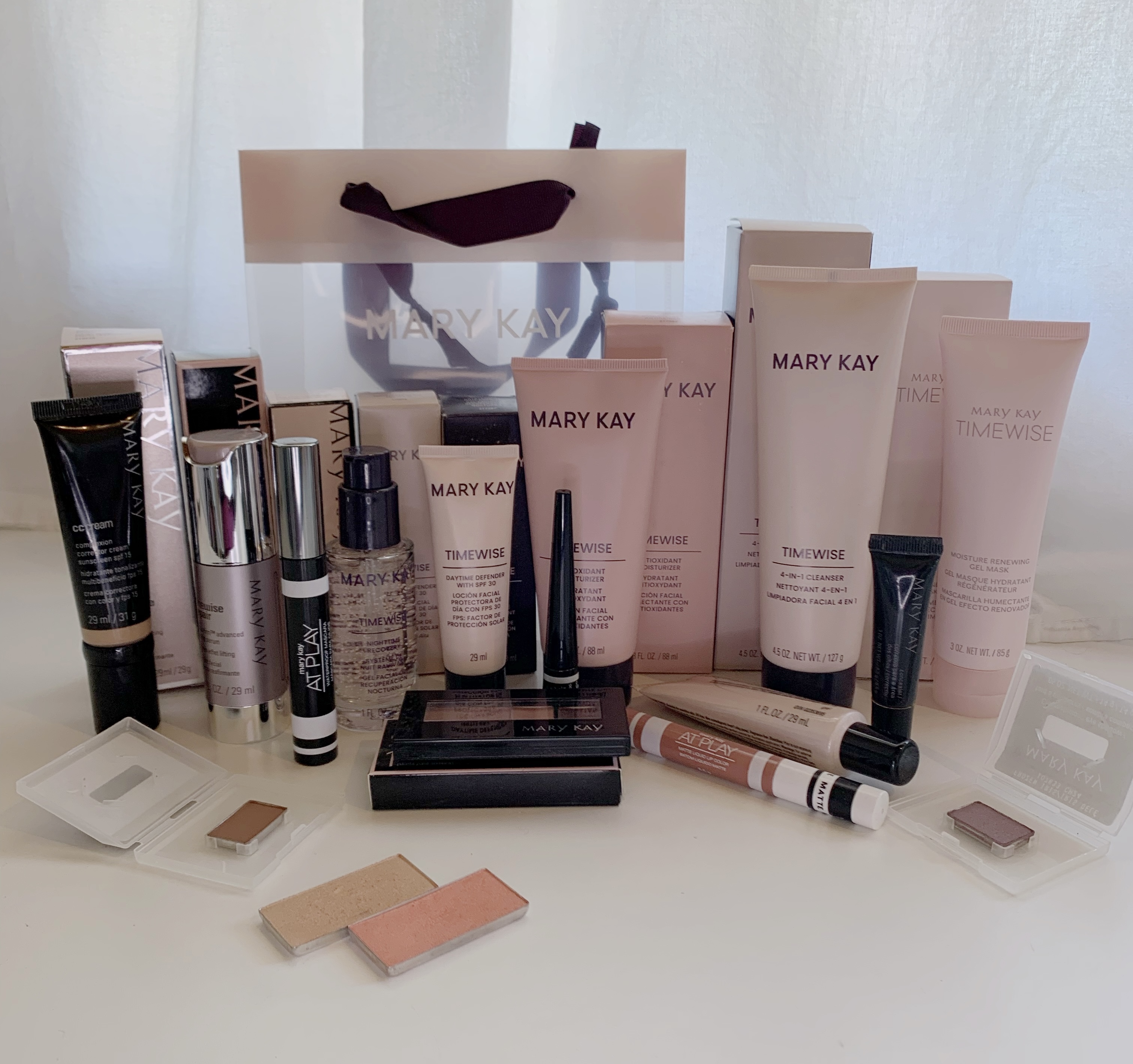 Mariana Eva- Directora de Ventas Mary Kay Facebook ad: Escribime por WhatsApp