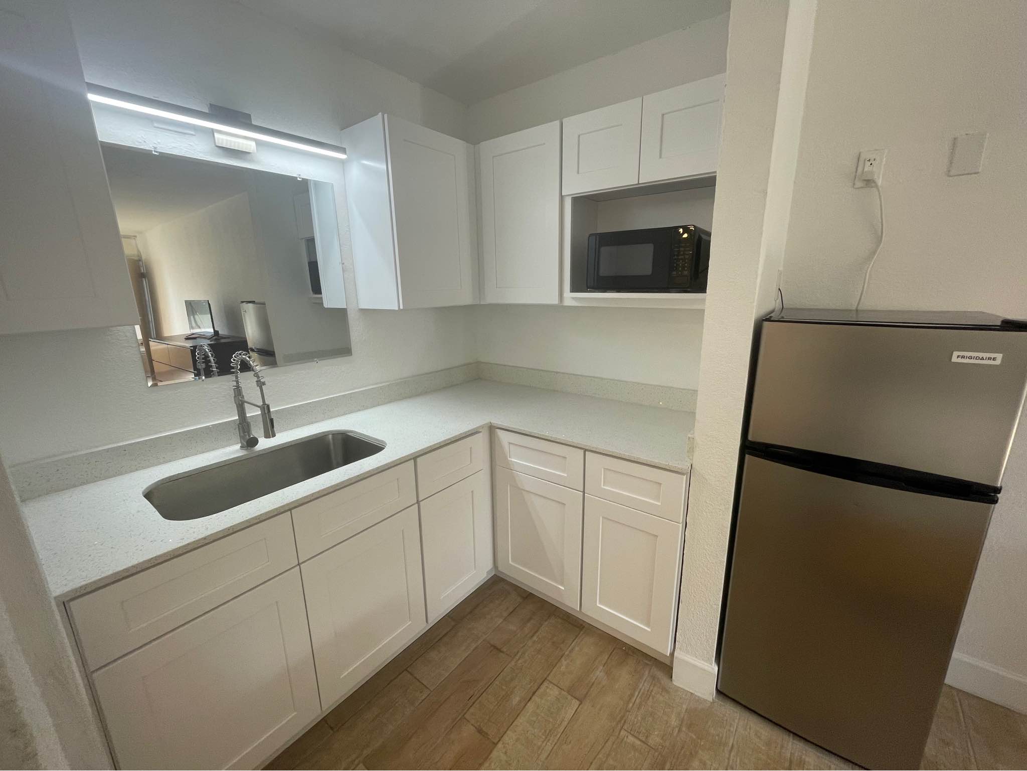 Nancy Luu Rojas Facebook ad: 1 Bed 1 Bath Apartment