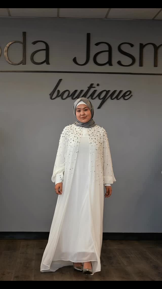 Moda Jasmine Boutique Facebook ad: Step into Elegance, Now in Chicago!