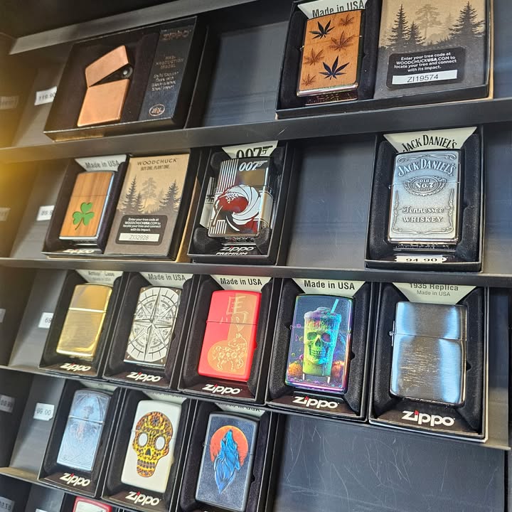 Military Megastore Facebook ad: On a fait le plein de Zippo chez…