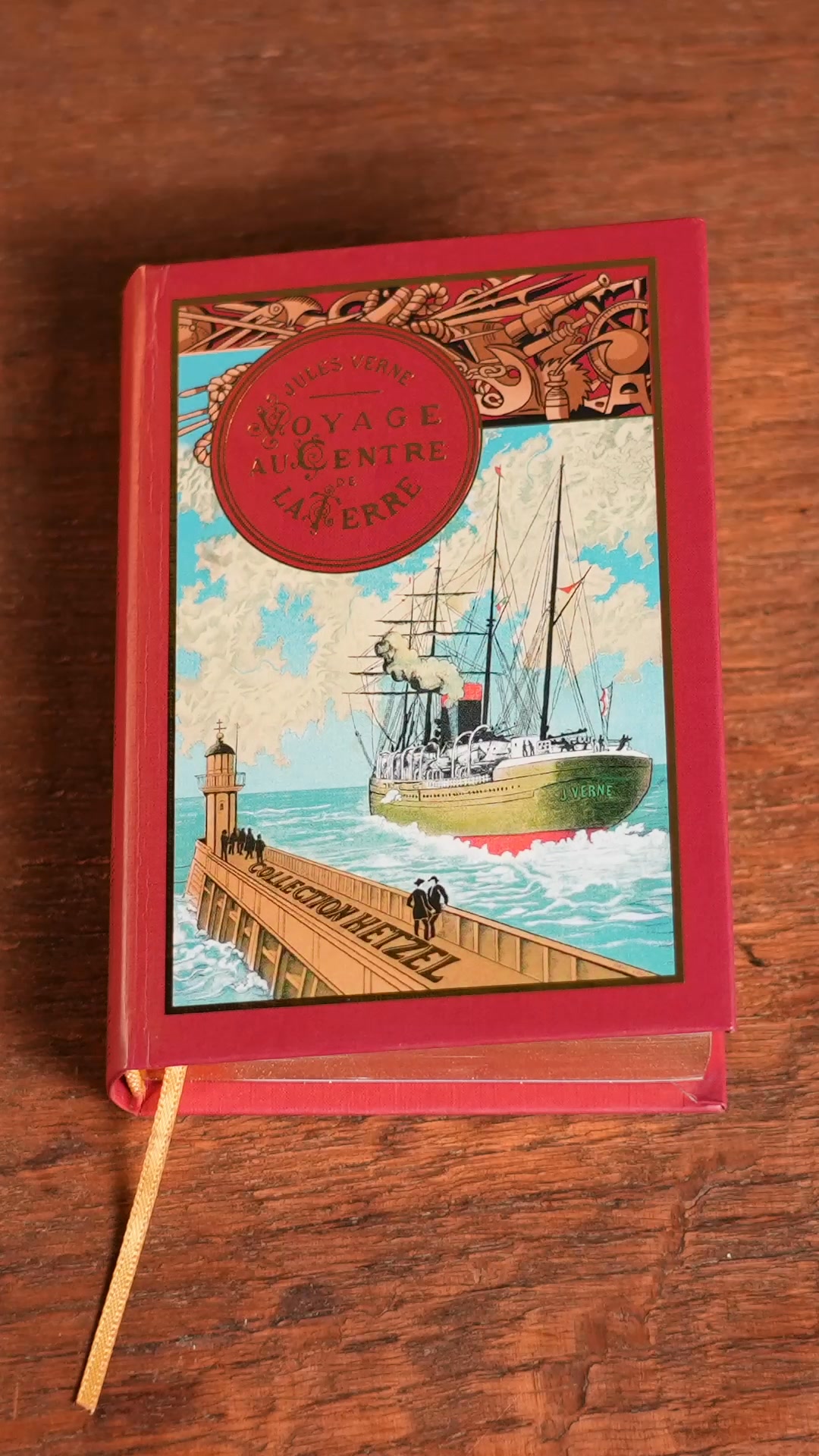 Hachette Collections Facebook ad: Jules Verne, Les livres miniatures