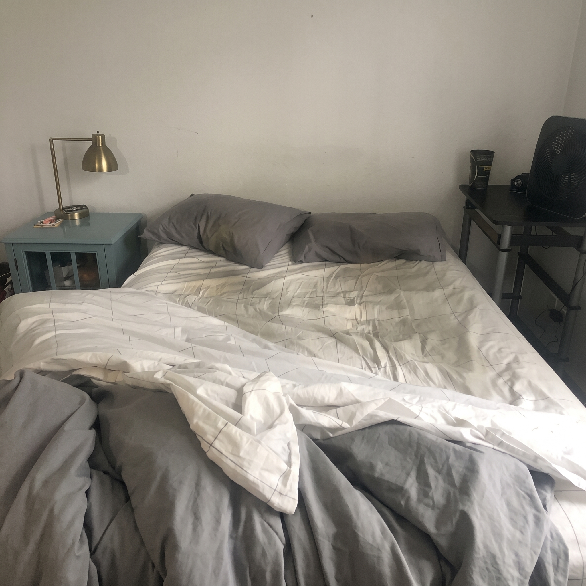 Her Sleep Diary Facebook ad: can't sleep? read this