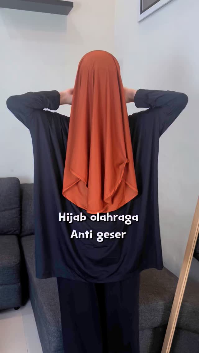 Eltahj Hijab Facebook ad: Hijab olahraga anti geser, karna udah ada inner…