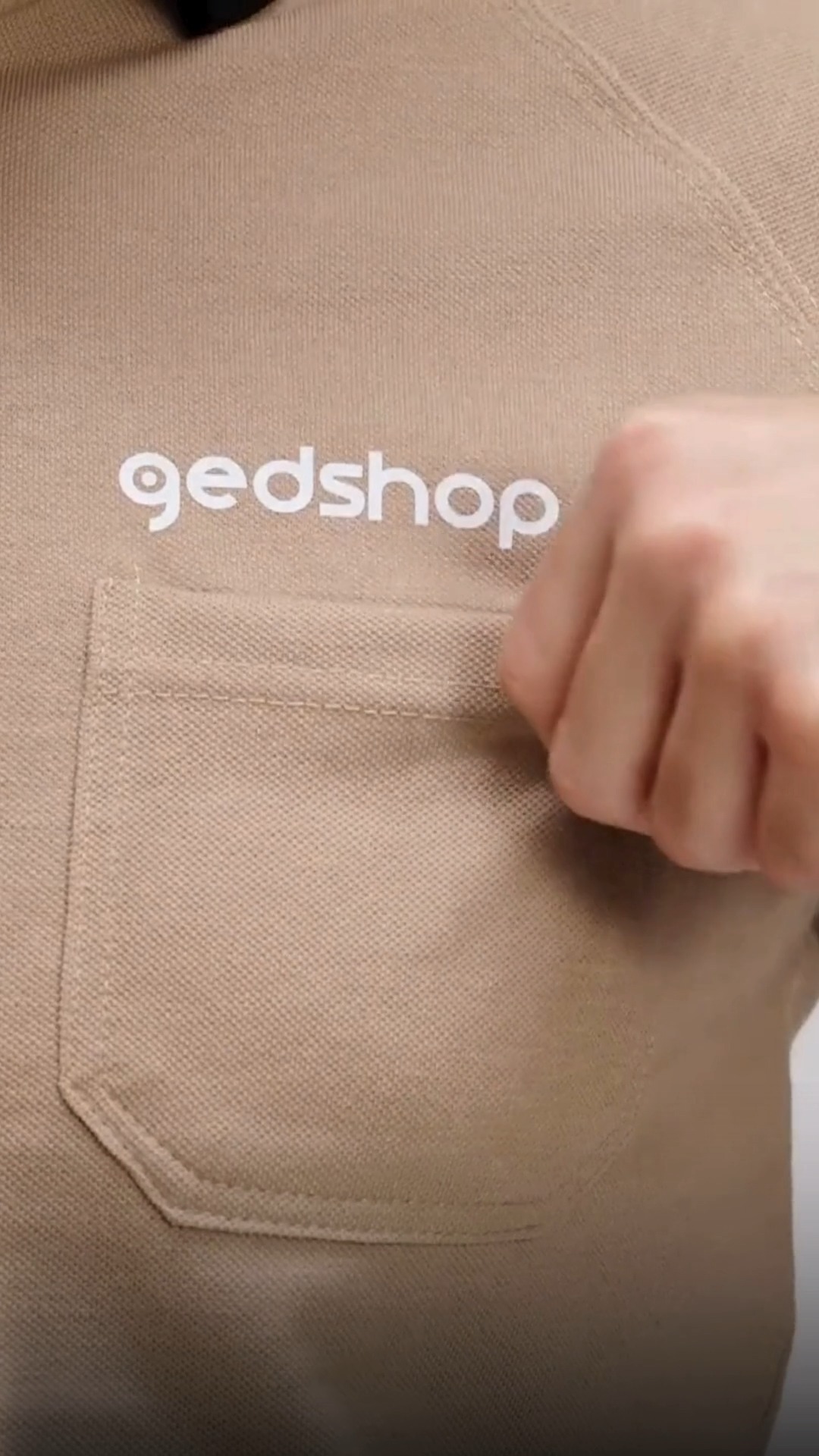 Gedshop.it Facebook ad: L’abbigliamento da lavoro non è solo una divisa…