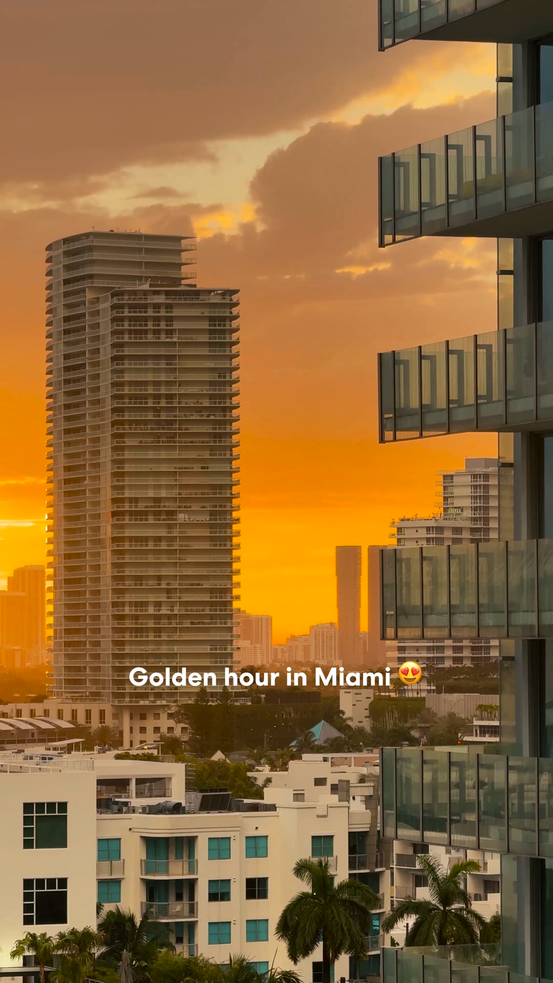 Expedia Facebook ad: South Beach Sunsets