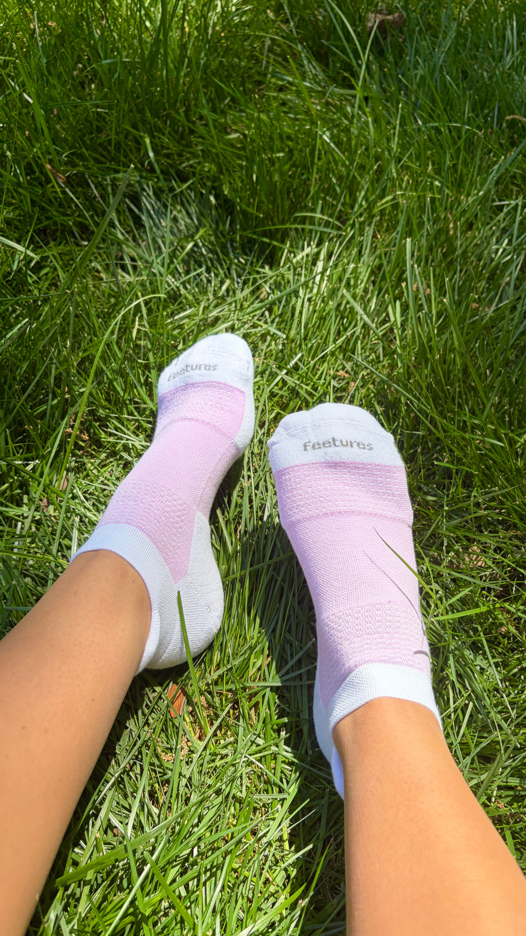 Feetures Facebook ad