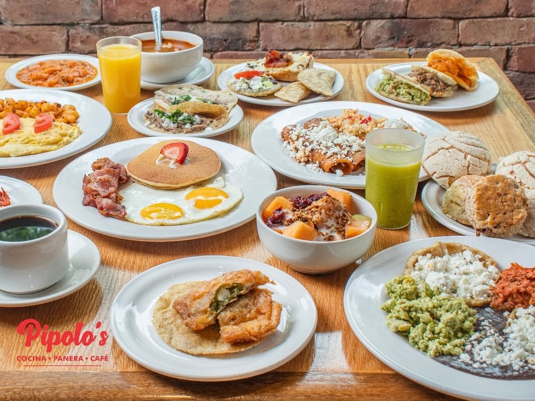 Pipolo's Facebook ad: Ven al mejor desayuno buffet y ahora con…
