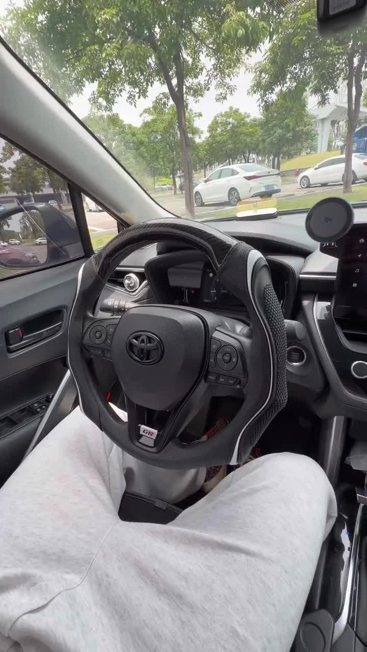 Energyjust I Facebook ad: Sport-style silicone steering wheel cover