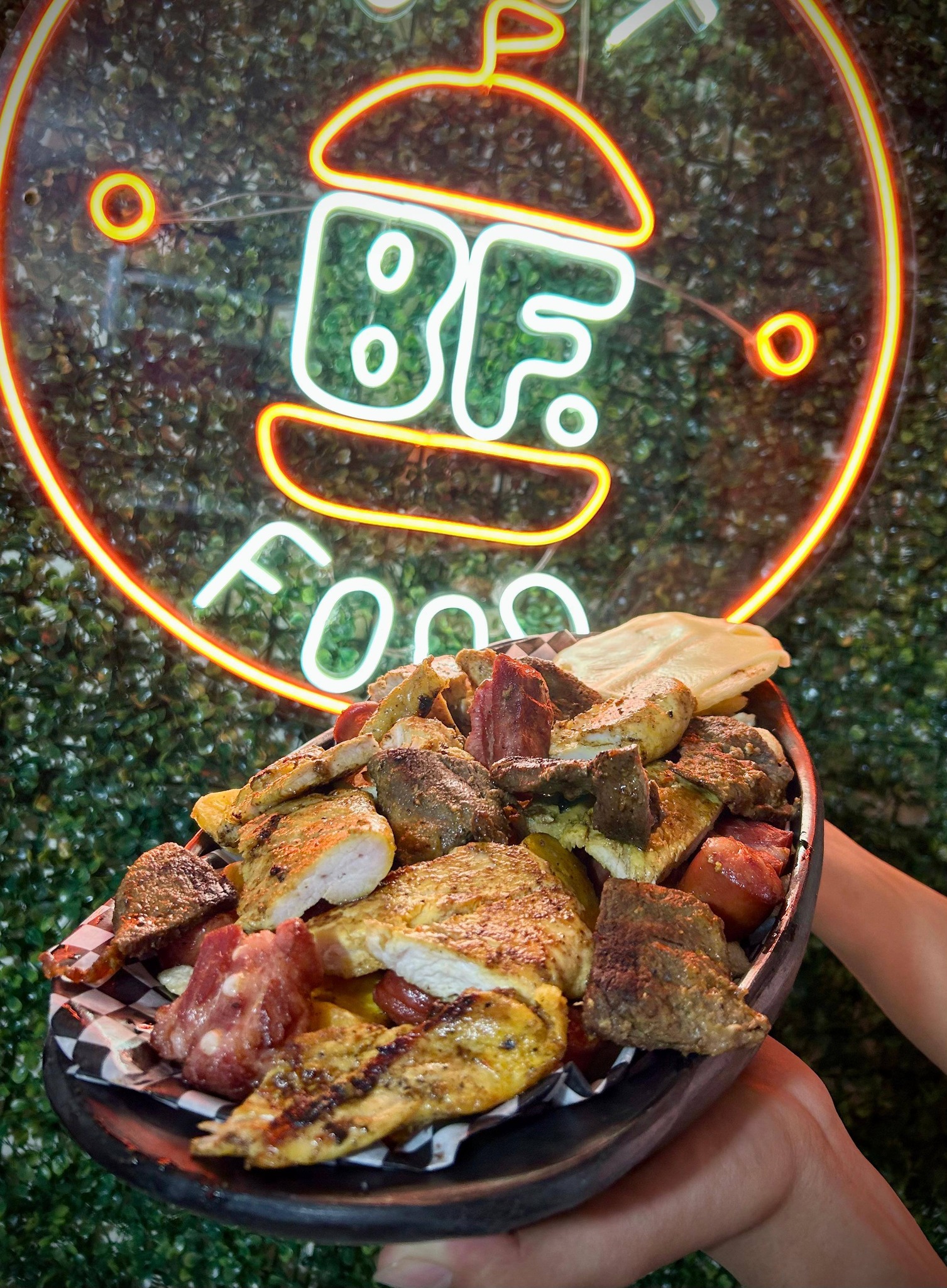 BEST FOOD Facebook ad: Ven y disfruta de nuestros productos.