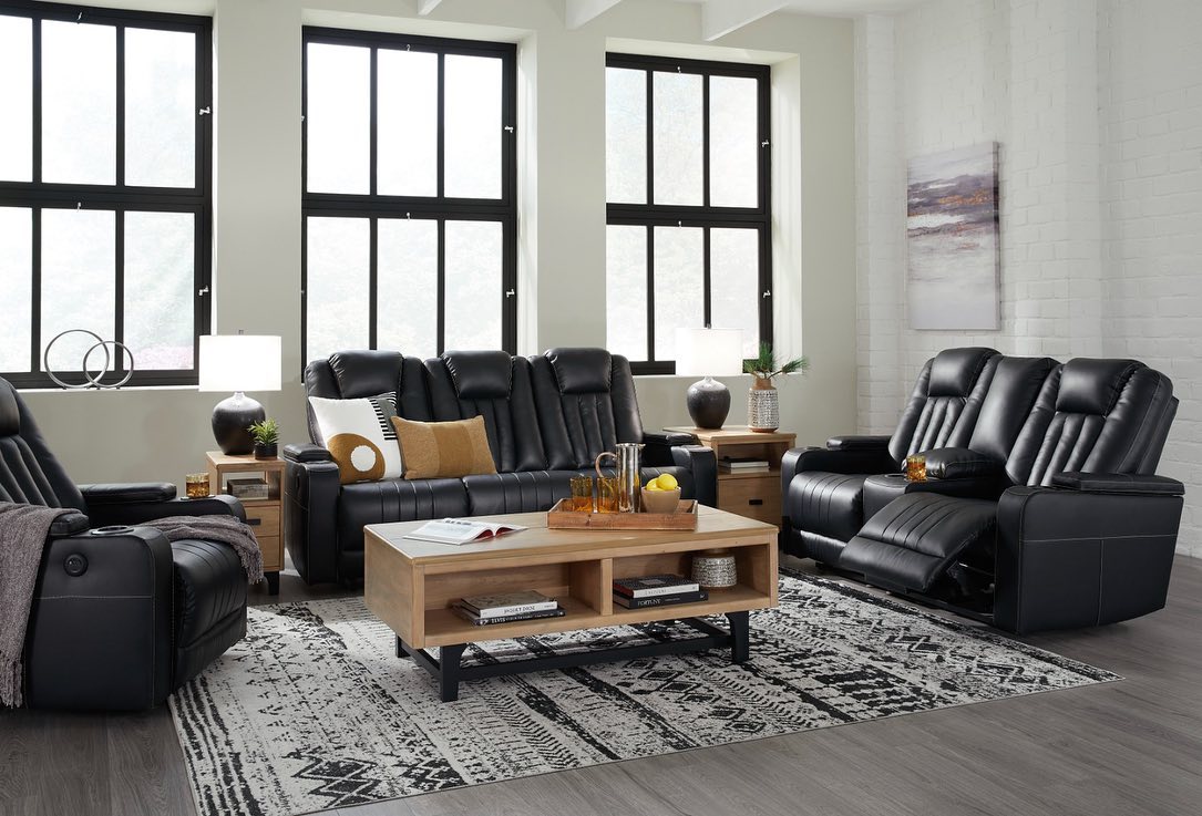 WOW Furniture Outlet Facebook ad: ATTENTION FURNITURE LOVERS!