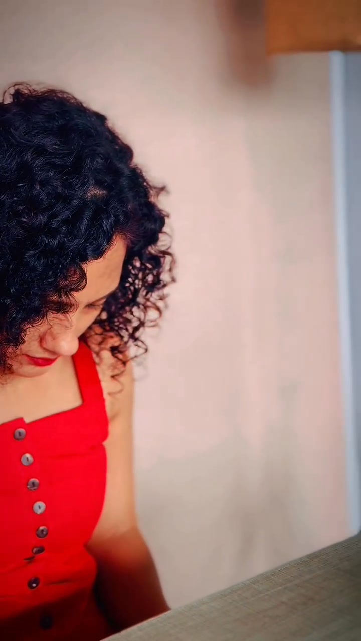 BISEKA Facebook ad: Curly hair තියෙන කෙල්ලො ටික කෝ