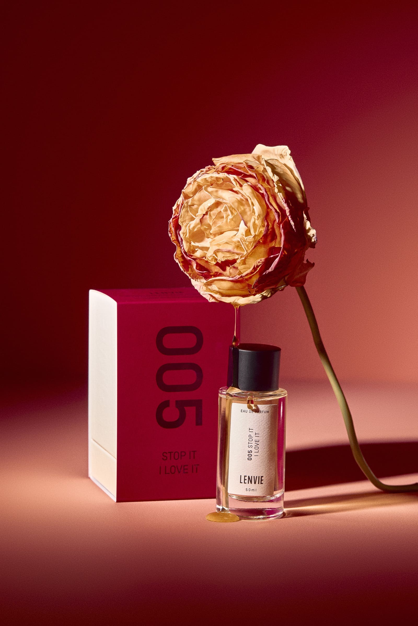 Lenvie Facebook ad: Perfumes LENVIE: Autorais, atemporais, para quem ousa…