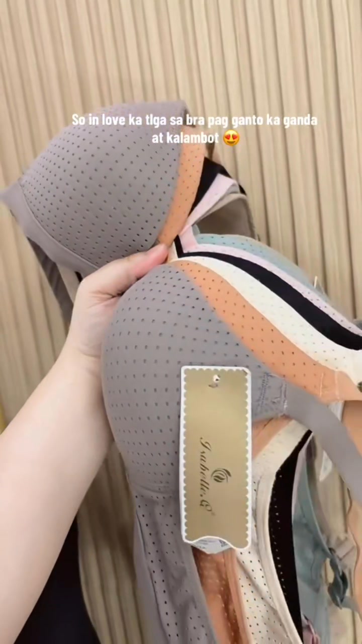 Hannah_Yanah Facebook ad: BUY 1 TAKE 2Women's Bra 36~42 A/B Size…