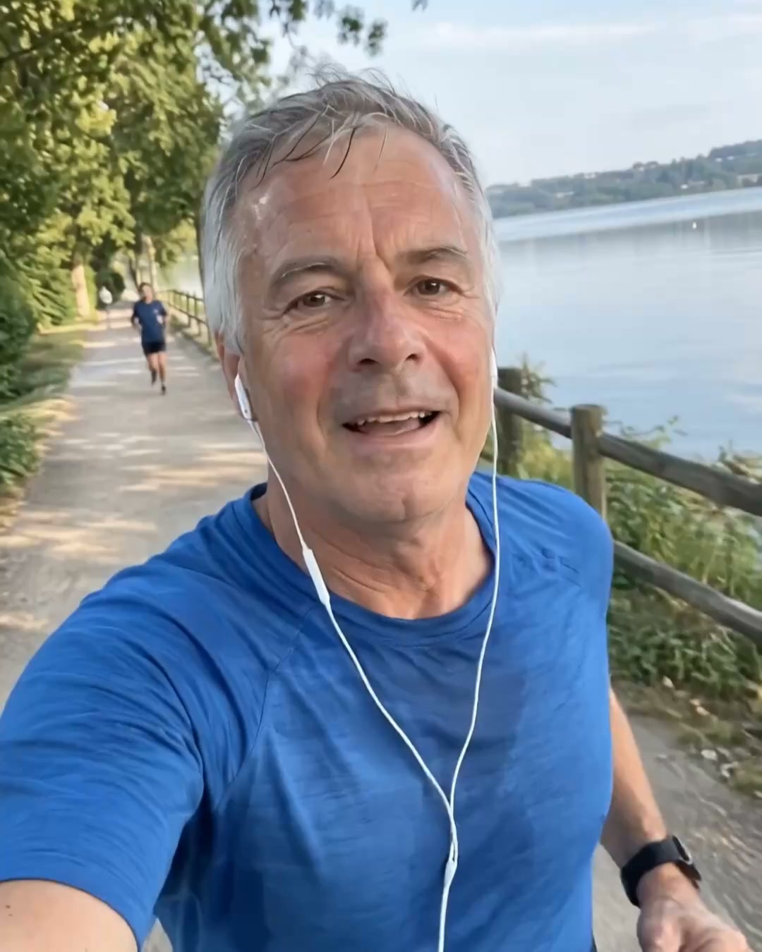 APRIL Facebook ad: APRIL Folies: 1er mois offert