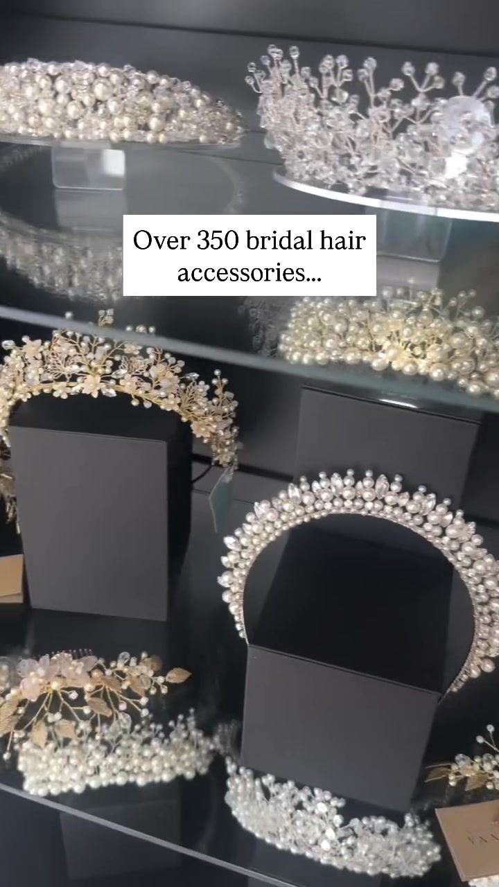 Lace & Favour Facebook ad: Free delivery + Klarna available.