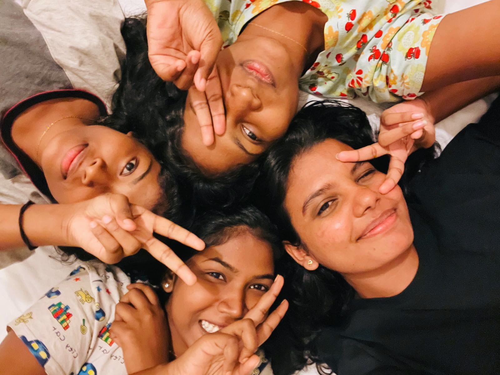 A&O Facebook ad: *දෙන්නටම 4000යි හික්කඩුව* එකට විනාඩි 10ක දුරින් සුපිරිම…
