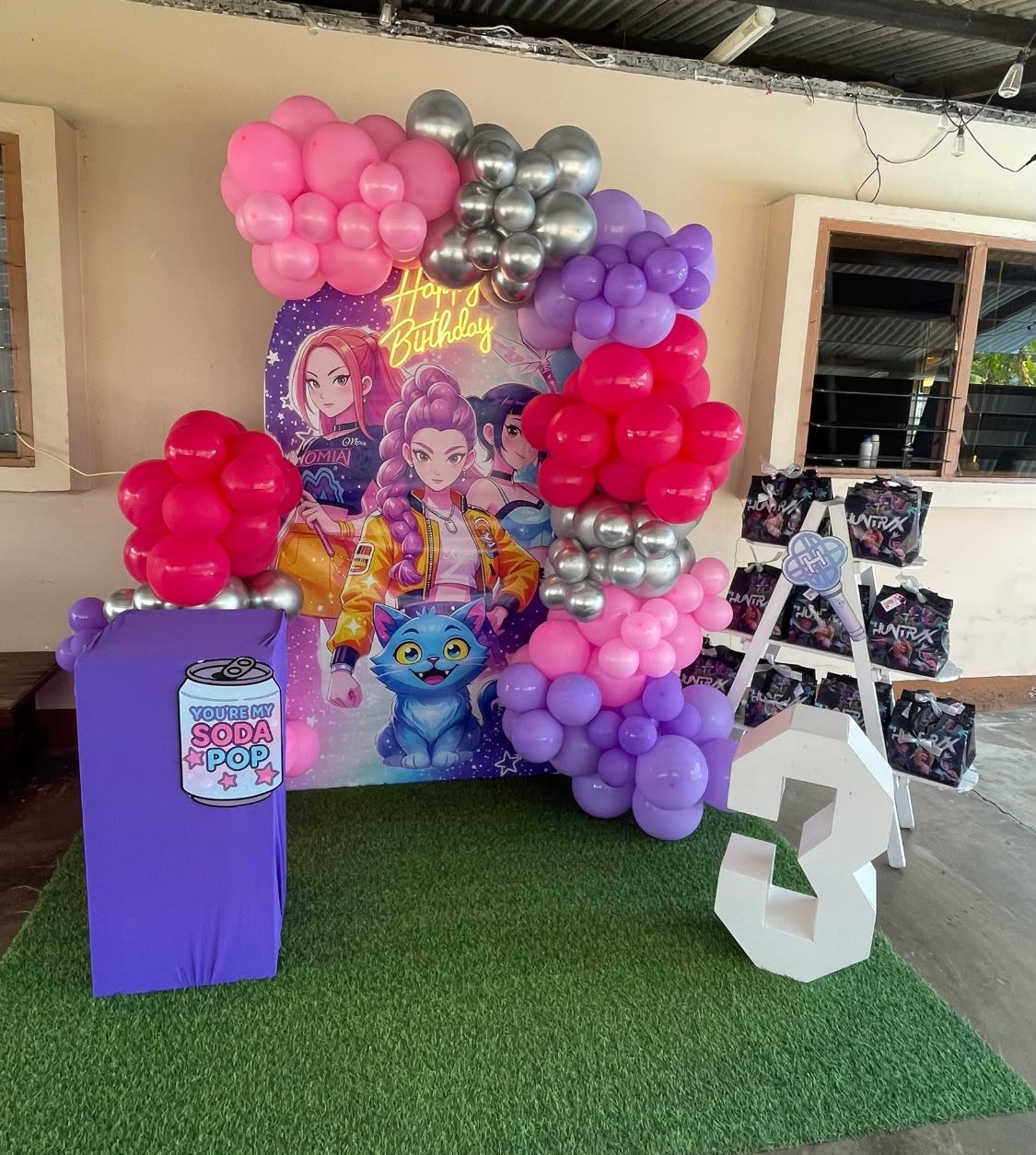 Magical creations decor Facebook ad: Hallo Lovies