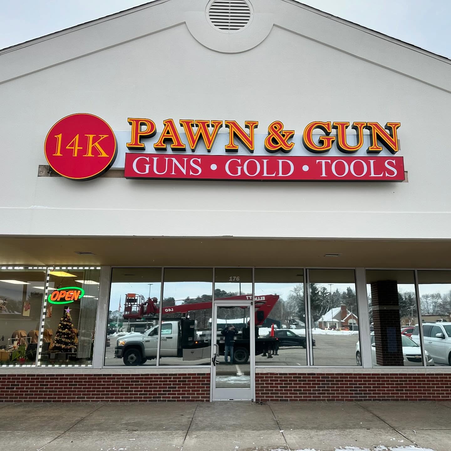 14kpawnandgun Facebook ad: Oxford’s Newest Hidden Gem, 14K Pawn and Gun!