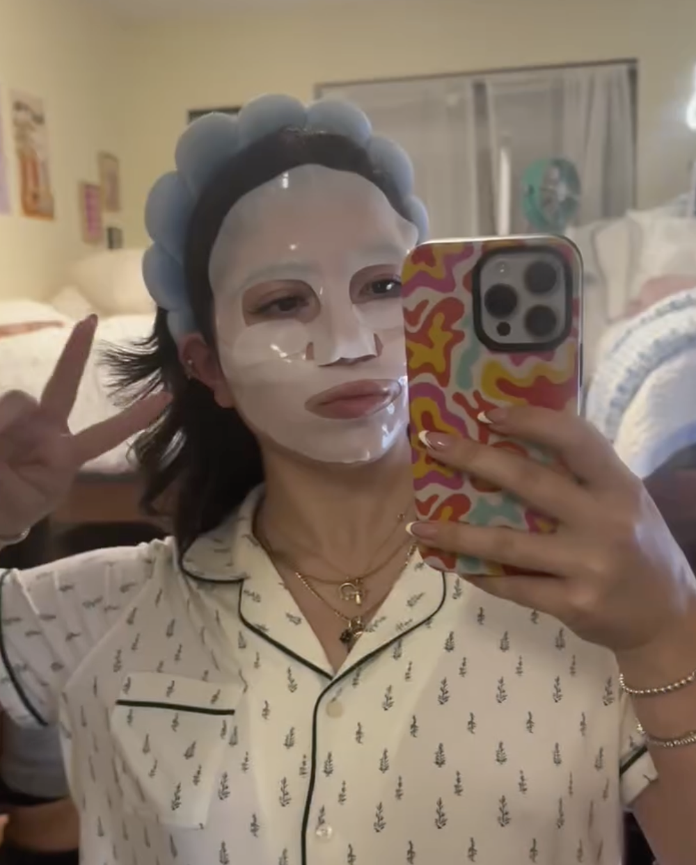 Glow Skincare Facebook ad: Sleep Tight, Glow Bright