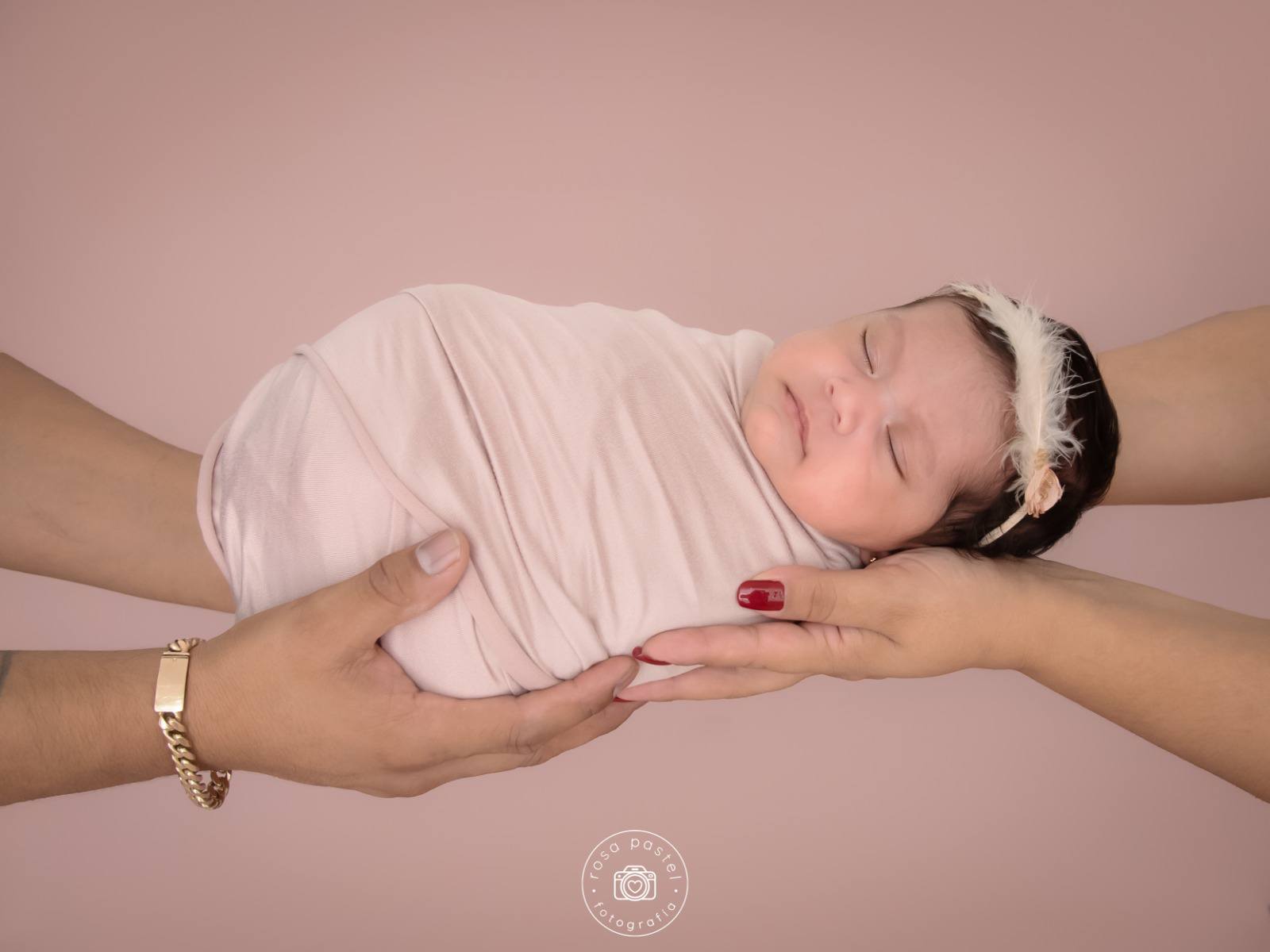 Rosa Pastel Fotografía Facebook ad: Soy fotógrafa de Monterrey Nuevo León y amo…
